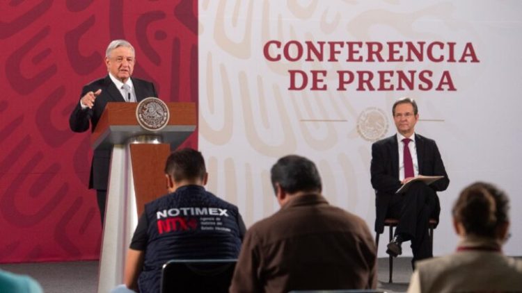 El presidente López Obrador envía felicitación a los docentes con motivo del Día del Maestro. Afirman autoridades que regreso a las aulas, solo cuando sea seguro