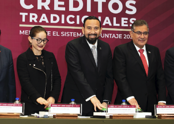 Mayores recursos para créditos de vivienda, así como pensiones dignas, demandó el secretario general del SNTE, Alfonso Cepeda Salas