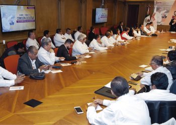 El secretario general del SNTE, Alfonso Cepeda Salas, sostuvo una reunión de trabajo con la Comisión Ejecutiva de la Sección 18 de Michoacán