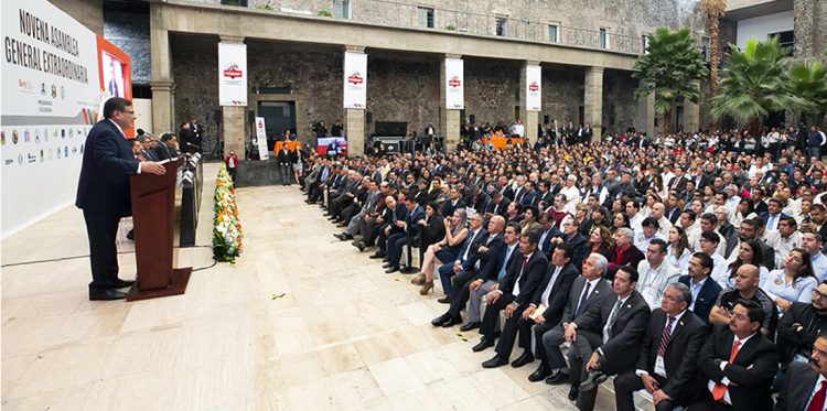 Realizan la Novena Asamblea General Extraordinaria de la FEDESSP. Inaugura los trabajos, el secretario general del SNTE, Alfonso Cepeda Salas   