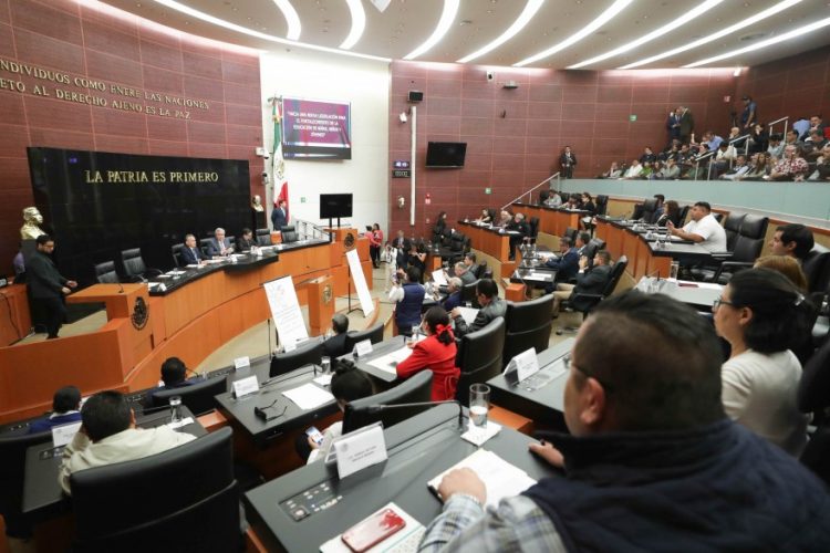 Al encabezar el cuarto foro sobre la nueva legislación en la materia, el senador Rubén Rocha Moya, presidente de la Comisión de Educación, dijo que la reforma educativa será enriquecida con las propuestas de todos