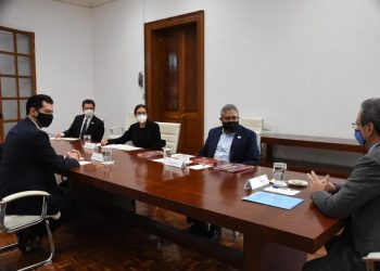 Se reúnen el líder nacional del magisterio y el titular de la SEP. Plantea el SNTE que la Covid-19 se considere riesgo de trabajo