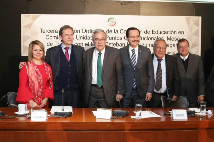 Reunión de trabajo de los senadores de la República con el Secretario de Educación Pública, Esteban Moctezuma Barragán