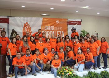 Trabajadores de la educación y sus líderes sindicales, conmemoran el Día del Trabajo de manera simultánea en las 10 Regiones que comprenden la Sección 54 del SNTE