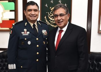 Se reúnen el secretario General del SNTE y el titular de la Secretaría de la Defensa Nacional (Sedena). Acuerdan fortalecer la agenda común que impulsan en favor de México
