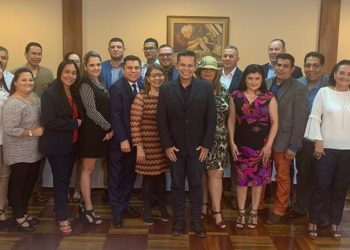 Una comisión del SNTE integrada por Miguel Ramírez Sánchez y  Jorge Antonio Alfaro Rivera,  intercambia experiencias con educadores de Costa Rica, en representación del secretario general, Alfonso Cepeda Salas