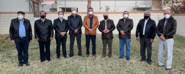 En un ambiente de unidad, armonía y compañerismo, se reúnen exsecretarios generales de la Sección 28 del SNTE, con el líder magisterial César Adalberto Salazar López