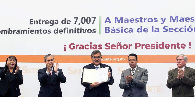Acto de justicia laboral sin precedentes: se da certeza laboral a más de 7 mil trabajadores de la educación de la CDMX. Reconoce SNTE que el Presidente López Obrador le cumple a los maestros