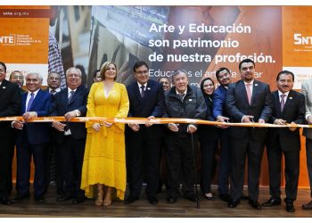 El SNTE abrió al público una de las más importantes exposiciones de la plástica mexicana, en la sala José Luis Andrade Ibarra, también inaugurada ayer en homenaje a este ejemplar dirigente sindical