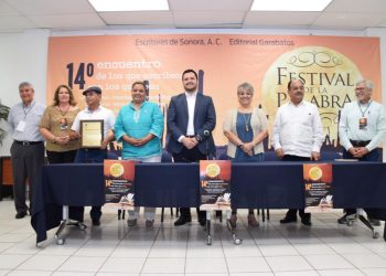 Inauguraron ayer el Festival de la Palabra. En ese marco, se entregó un reconocimiento al escritor Ernesto García Núñez, por su aportación a la literatura sonorense y su compromiso con el gremio