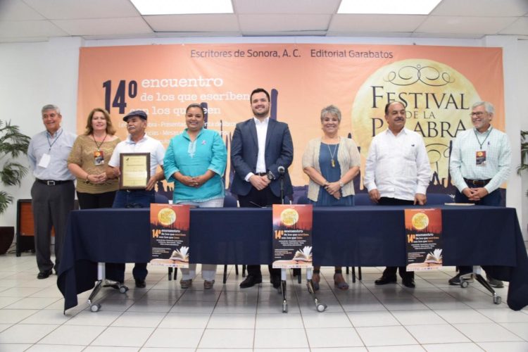 Inauguraron ayer el Festival de la Palabra. En ese marco, se entregó un reconocimiento al escritor Ernesto García Núñez, por su aportación a la literatura sonorense y su compromiso con el gremio