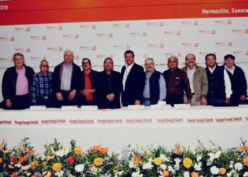 Con su presencia al ser electa la nueva dirigencia, exsecretarios generales se solidarizan con el profesor César Adalberto Salazar López, secretario general de la Sección 28 del SNTE