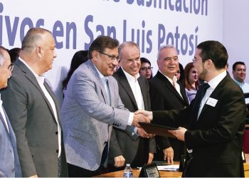 Entregan SNTE y autoridades de la entidad, 3 mil 795 nombramientos a docentes y directivos de Educación Básica de San Luis Potosí