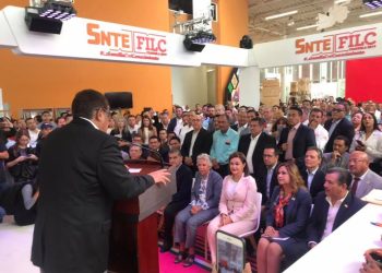 Avanza exitosamente la negociación salarial del SNTE, anunció el secretario general, Alfonso Cepeda Salas, al inaugurar el stand del Sindicato en la FILC 2019