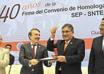 A 40 años de la firma del Convenio de Homologación SEP-IPN-SNTE, el Sindicato Nacional de Trabajadores de la Educación y el Instituto Politécnico Nacional reconocen a los académicos que están al servicio de la Patria