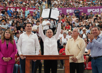 El derecho constitucional para que estudiantes sonorenses reciban una beca del Gobierno del Estado
