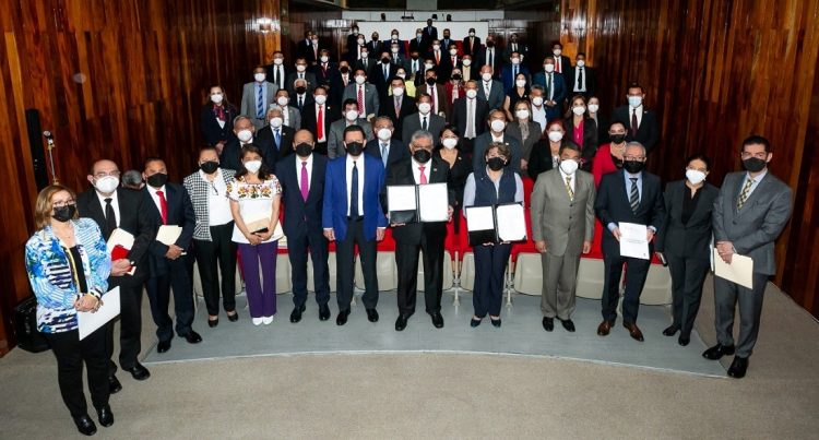 Recibe SEP Pliego Nacional de Demandas 2022 del SNTE. Documento que entregó el Sindicato contiene 249 demandas