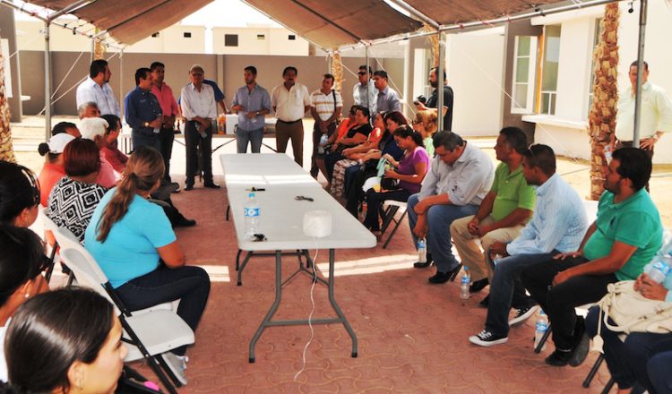 Ofrece la Sección 28 del SNTE programa de vivienda para trabajadores de la educación de Puerto Peñasco. En fecha próxima se hará lo mismo en Guaymas, informó el profesor Francisco Javier Duarte Flores