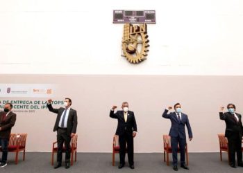 Maestros del IPN afiliados al SNTE reciben equipo de cómputo, según lo acordado en negociación salarial