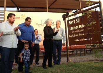 Develan placa conmemorativa Prof. Juan Francisco Ruiz Soto en centro de Equinoterapia de la Sección 54