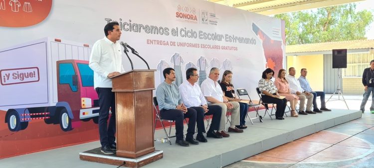 Uniformes escolares gratuitos en Hermosillo. Entrega la Secretaría de Educación y Cultura