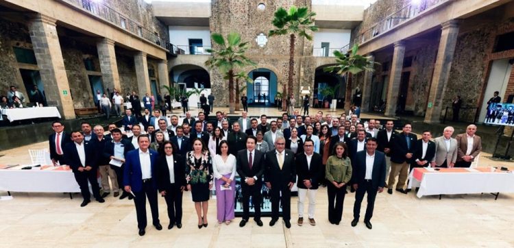 Líder nacional del SNTE encabeza reunión con titular de la SEP